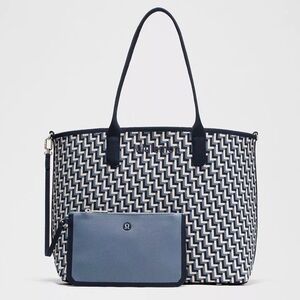 Luluemon classic knit tote bag 18l